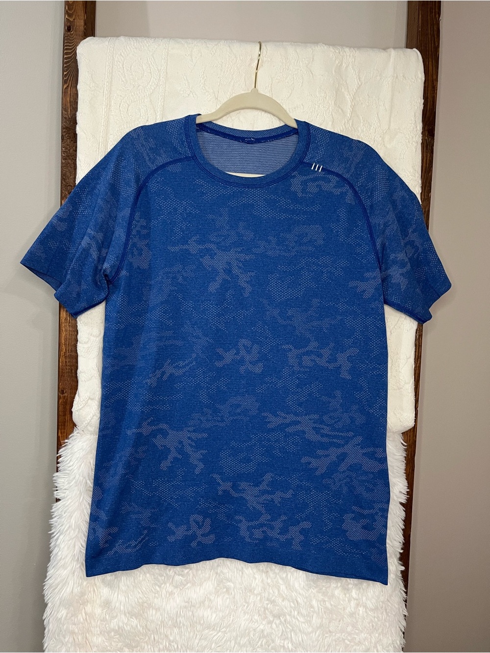 Lululemon Metal Vent Tech Short Sleeve Shirt - Blue Camo - Men's Medium
